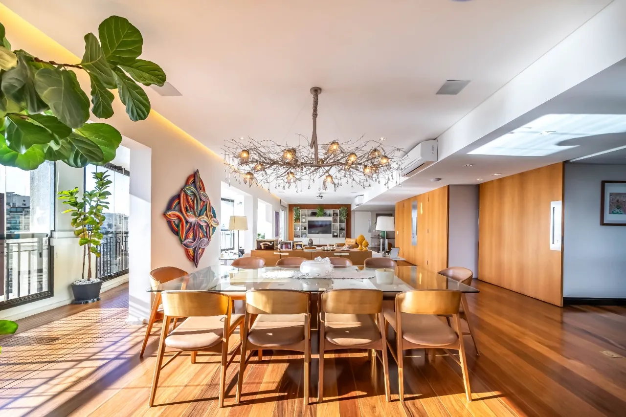 Apartamento com reforma moderna, varanda gourmet e suíte master incrível, em Moema. – AP0597