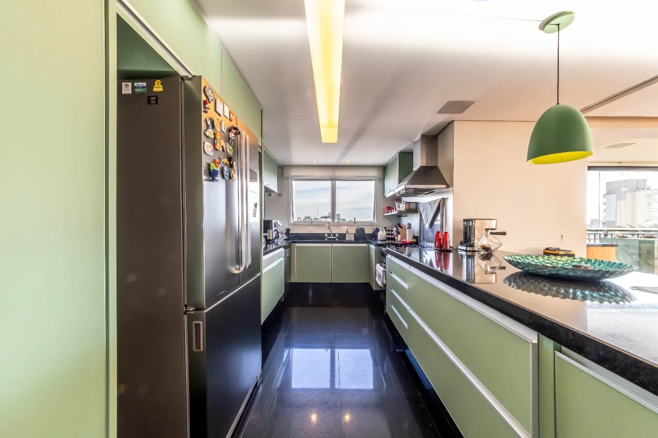 Apartamento com reforma moderna, varanda gourmet e suíte master incrível, em Moema. – AP0597