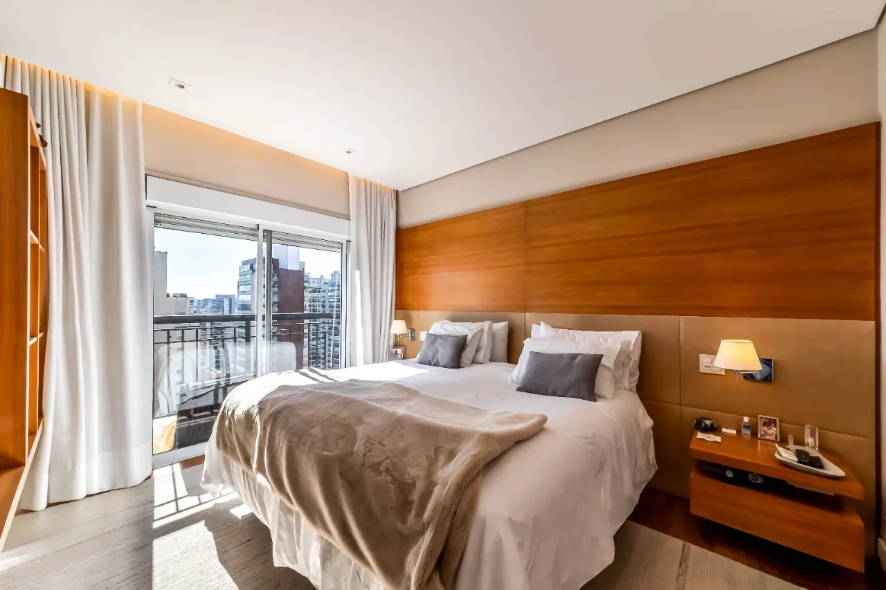 Apartamento com reforma moderna, varanda gourmet e suíte master incrível, em Moema. – AP0597