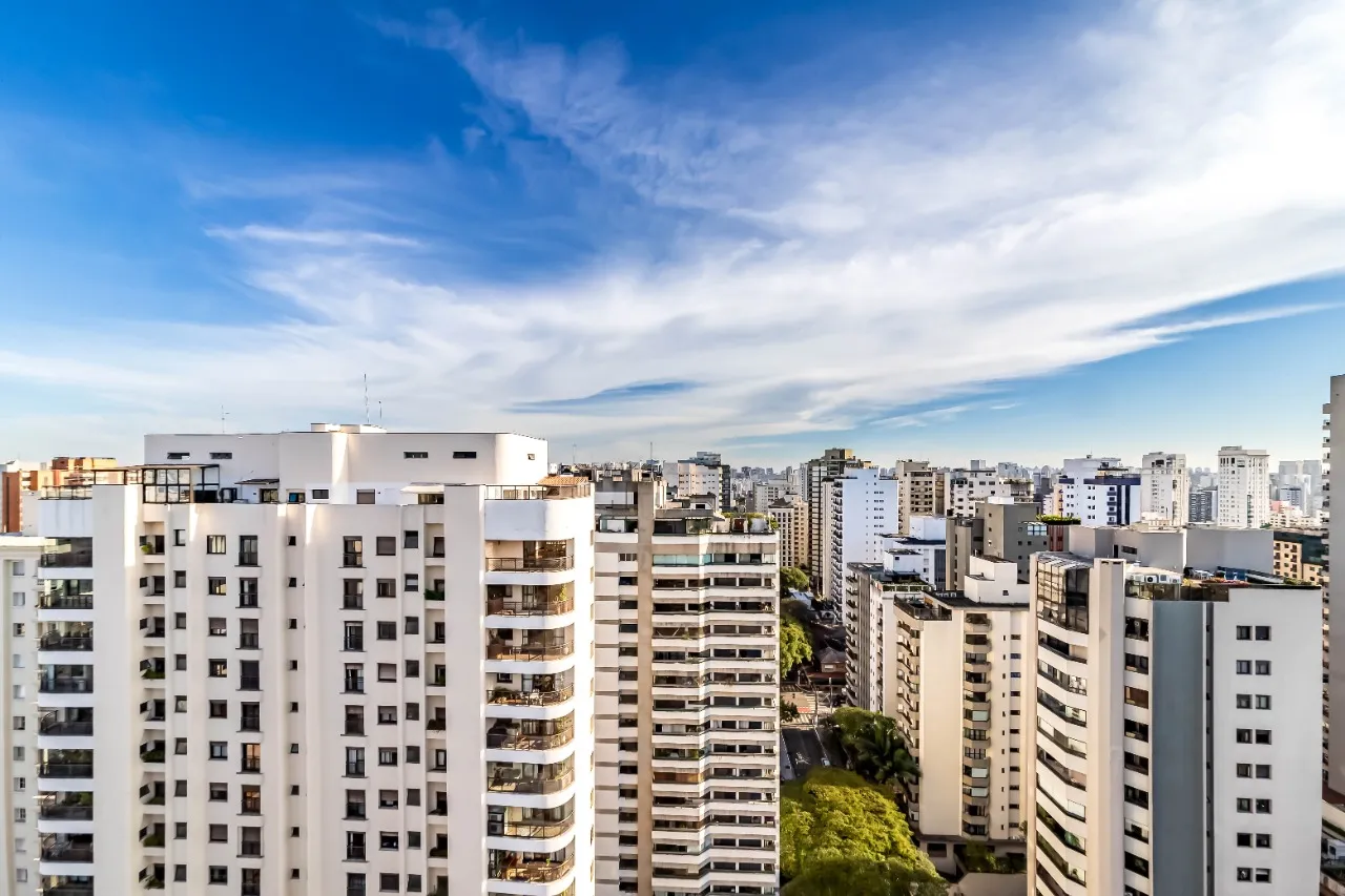 Apartamento com reforma moderna, varanda gourmet e suíte master incrível, em Moema. – AP0597