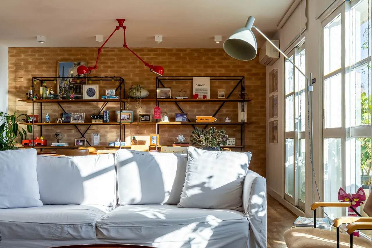 Apartamento reformado, com vista aberta e uma planta que continua fazendo sentido no Itaim Bibi. – AP4609