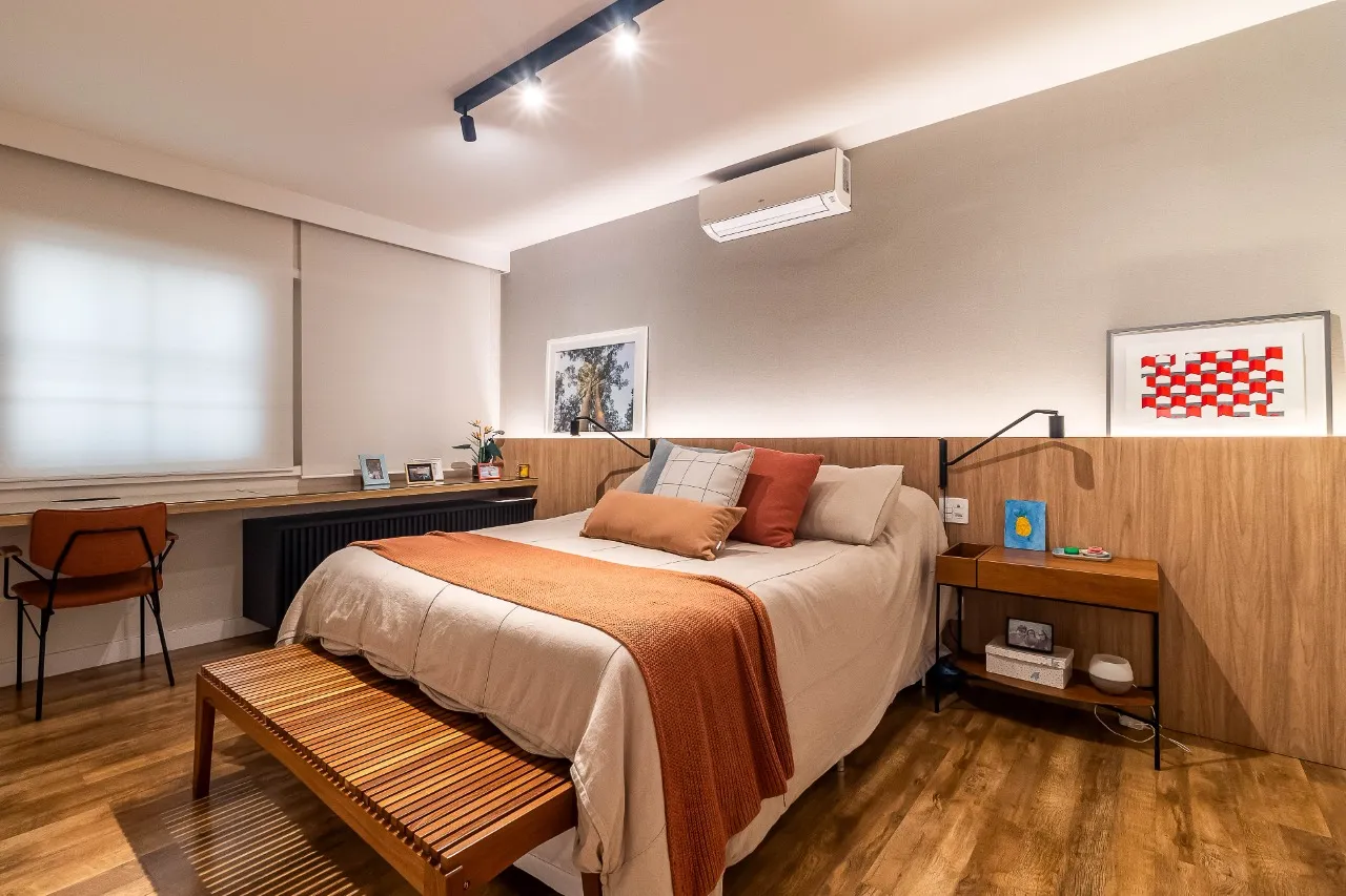 Apartamento reformado, com vista aberta e uma planta que continua fazendo sentido no Itaim Bibi. – AP4609