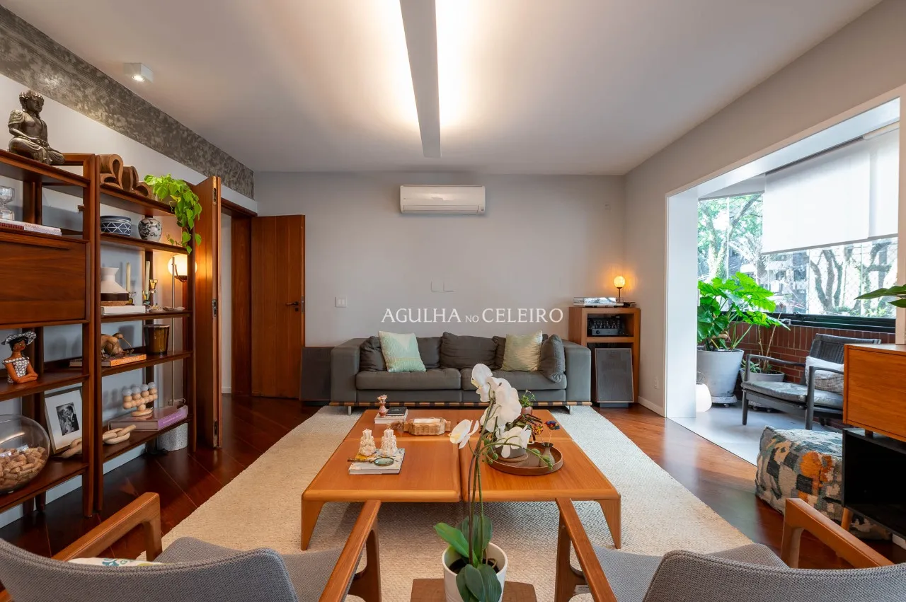 Apartamento reformado em localização incrível à venda no Itaim Bibi. – AP7594