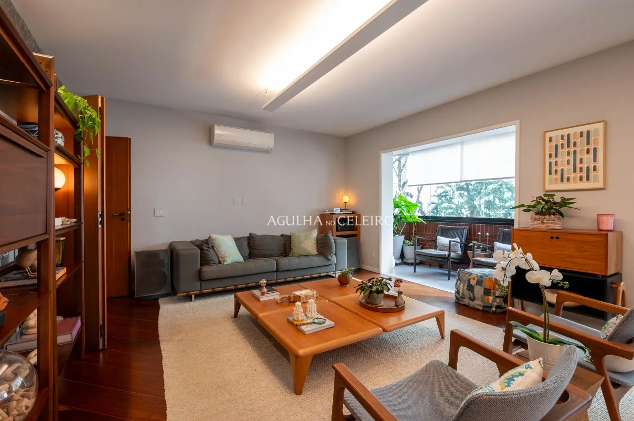Apartamento reformado em localização incrível à venda no Itaim Bibi. – AP7594