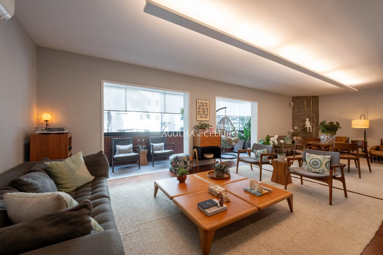 Apartamento reformado em localização incrível à venda no Itaim Bibi. – AP7594