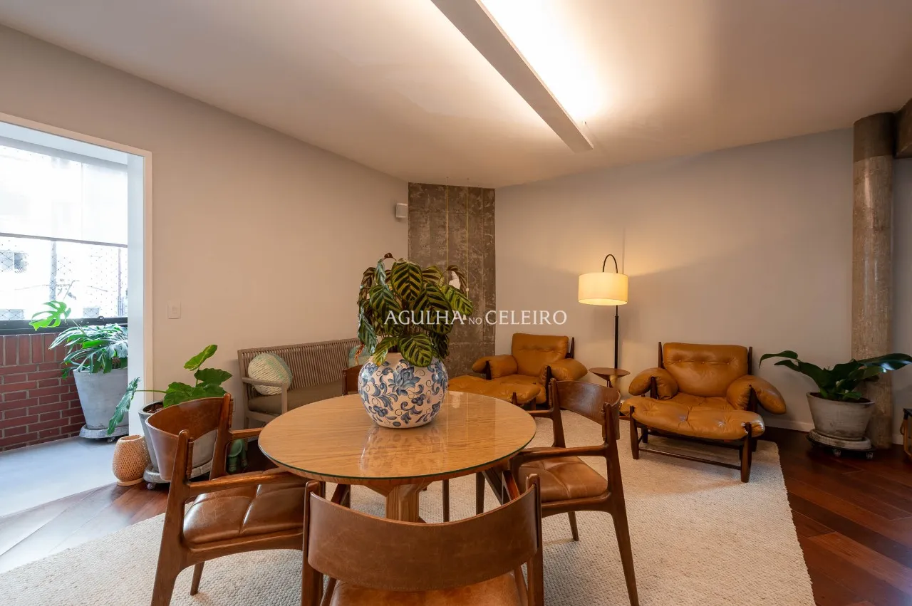 Apartamento reformado em localização incrível à venda no Itaim Bibi. – AP7594