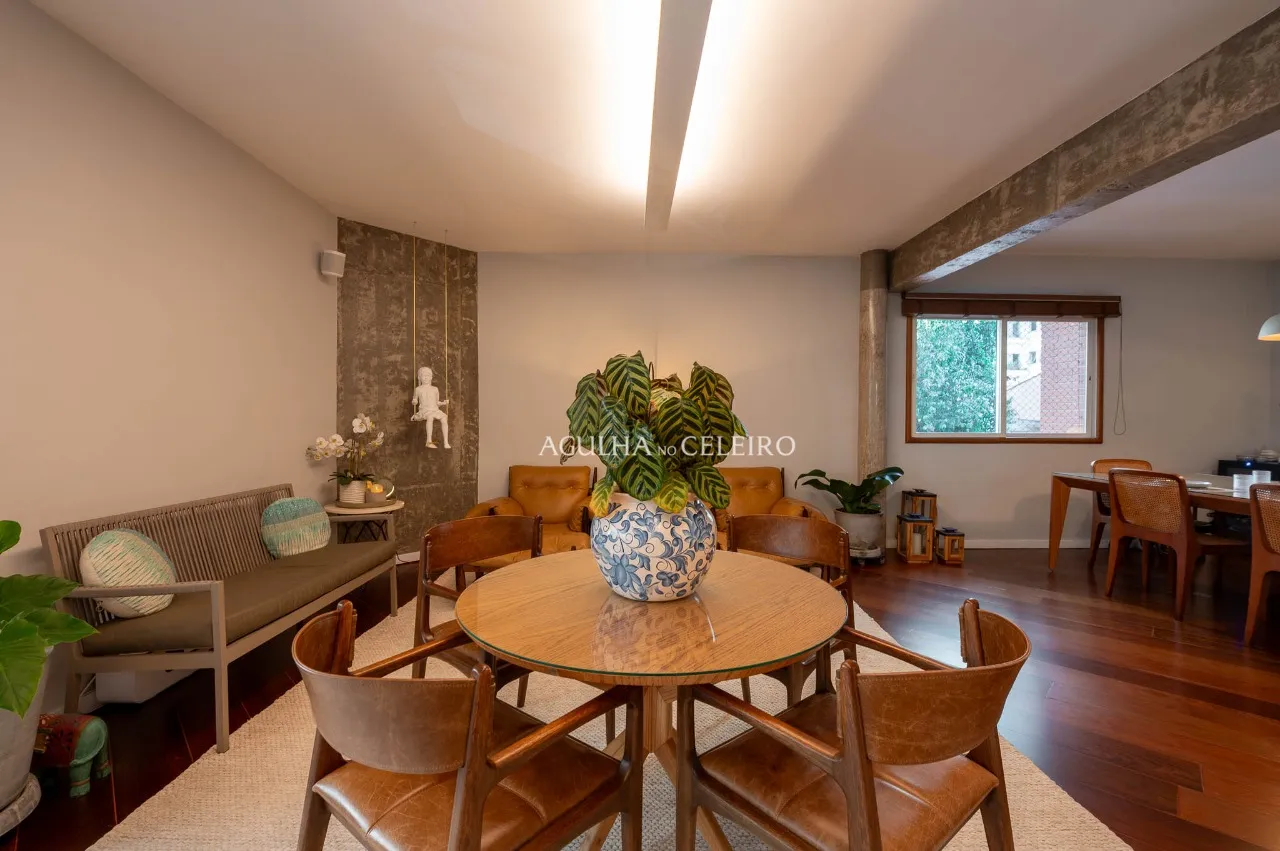 Apartamento reformado em localização incrível à venda no Itaim Bibi. – AP7594