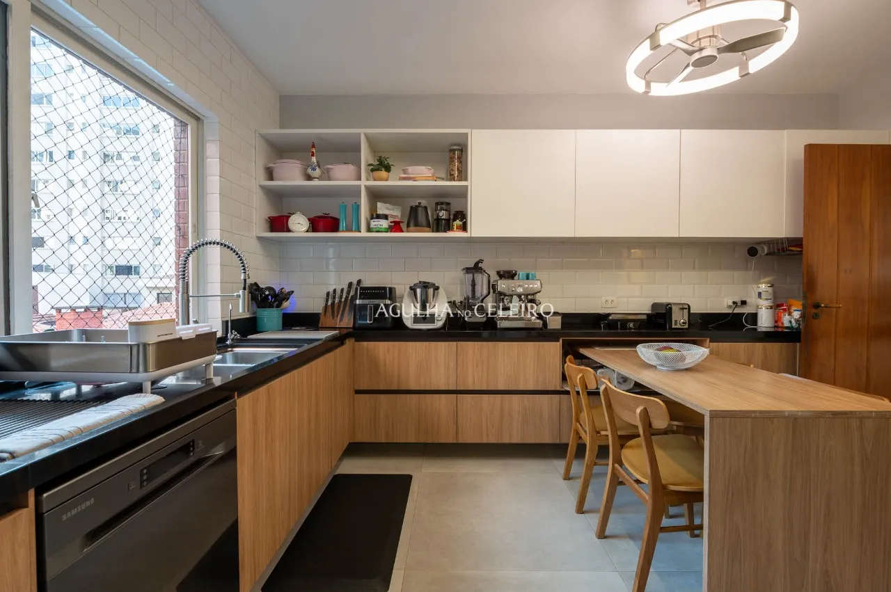 Apartamento reformado em localização incrível à venda no Itaim Bibi. – AP7594
