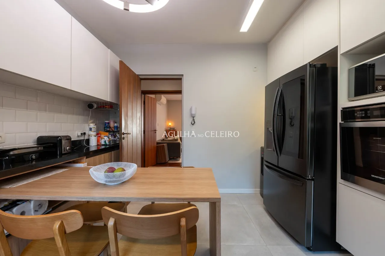 Apartamento reformado em localização incrível à venda no Itaim Bibi. – AP7594