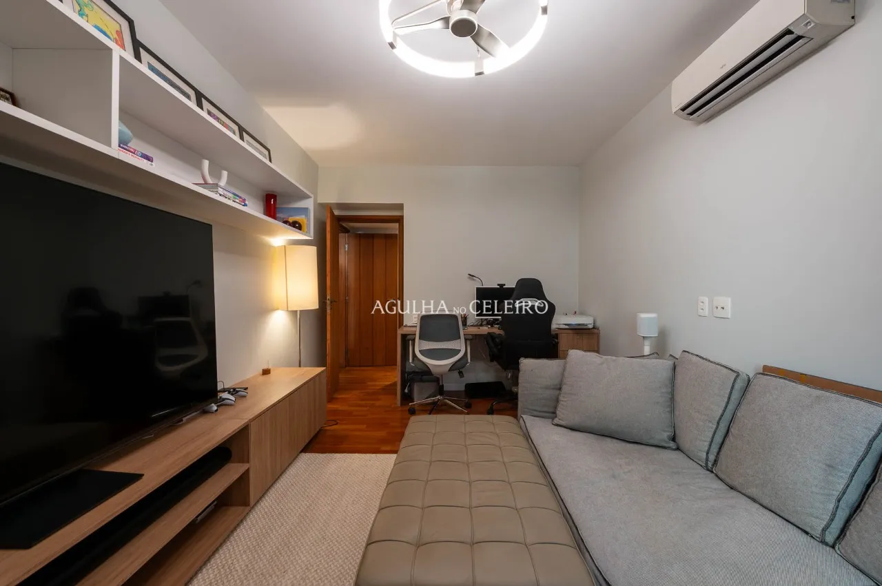 Apartamento reformado em localização incrível à venda no Itaim Bibi. – AP7594