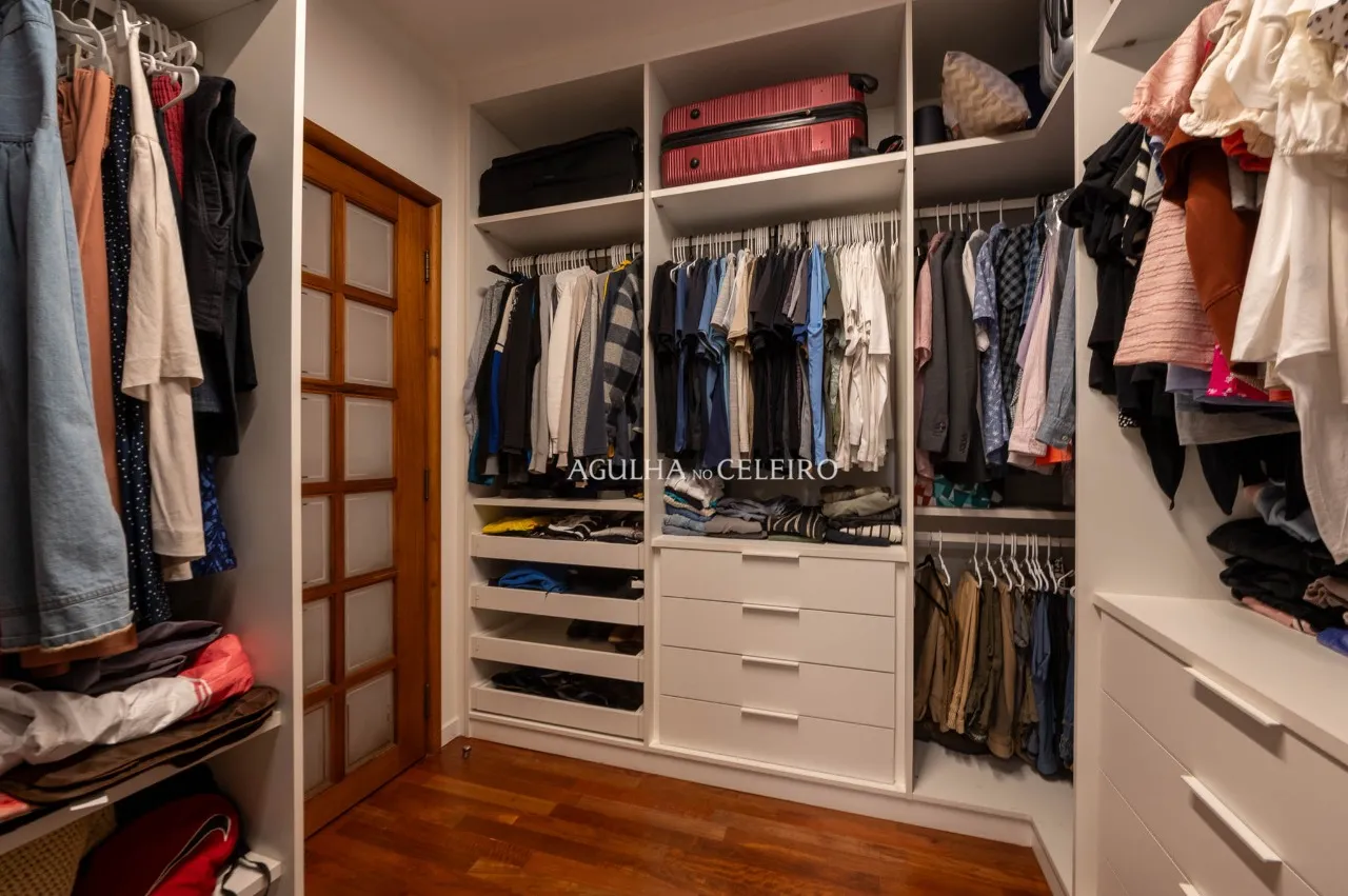 Apartamento reformado em localização incrível à venda no Itaim Bibi. – AP7594