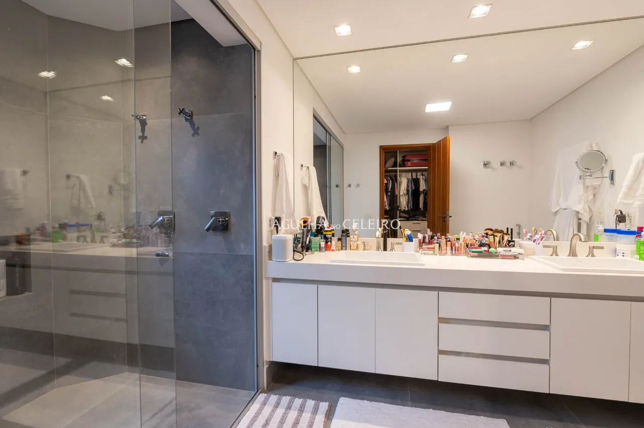 Apartamento reformado em localização incrível à venda no Itaim Bibi. – AP7594