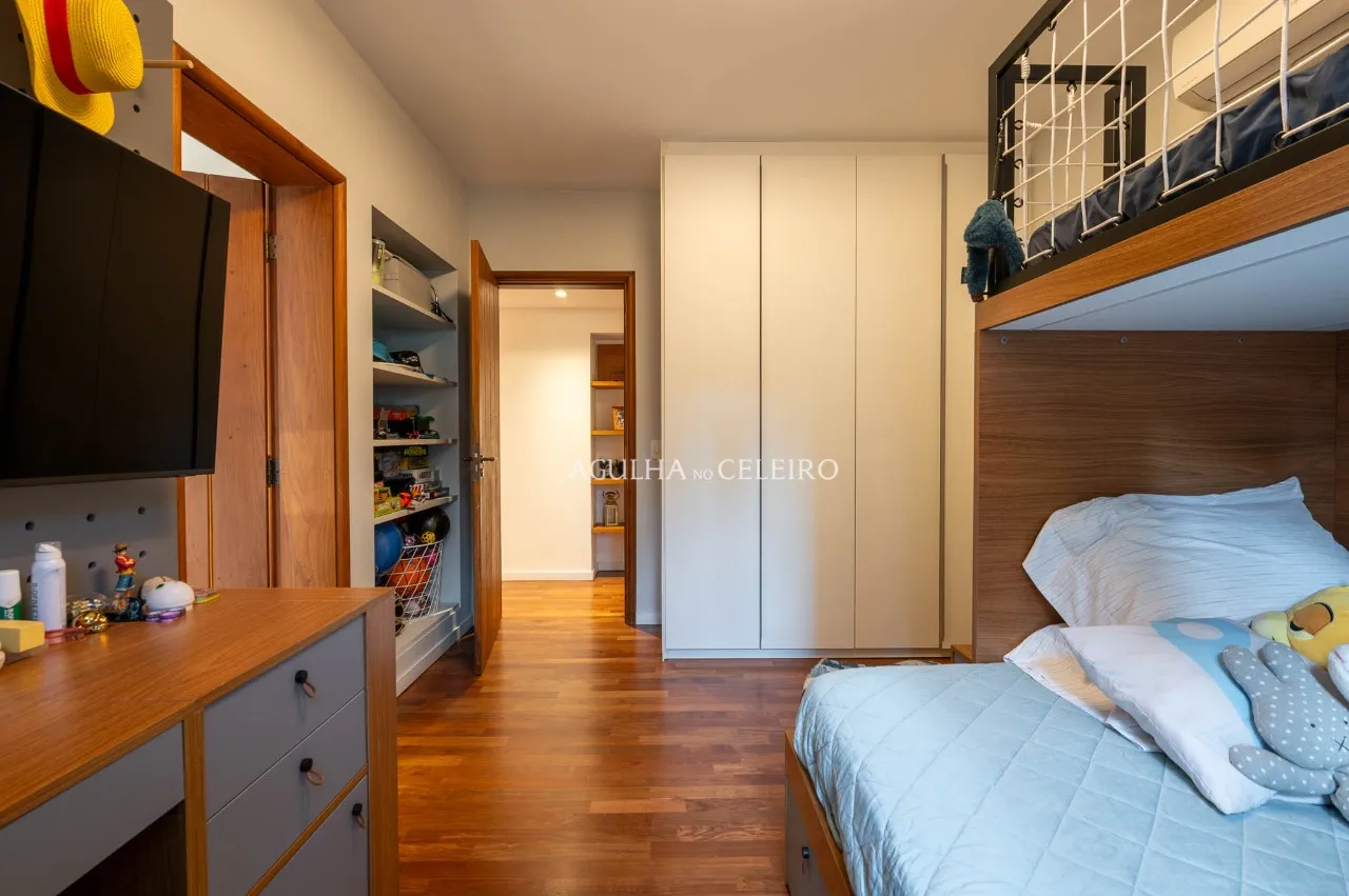 Apartamento reformado em localização incrível à venda no Itaim Bibi. – AP7594