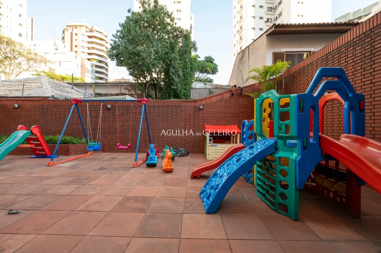 Apartamento reformado em localização incrível à venda no Itaim Bibi. – AP7594