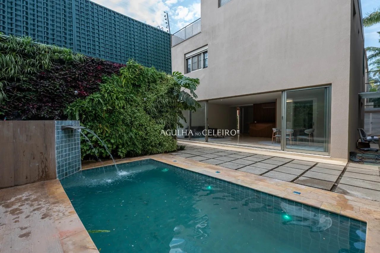 Casa de condomínio próximo aos clubes para venda no Jardim Paulistano. – CA0046