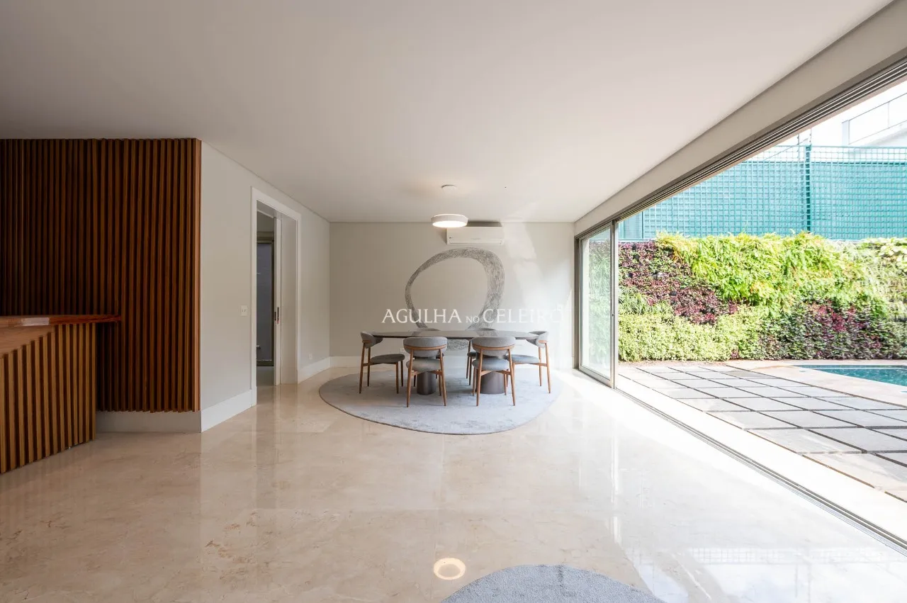 Casa de condomínio próximo aos clubes para venda no Jardim Paulistano. – CA0046