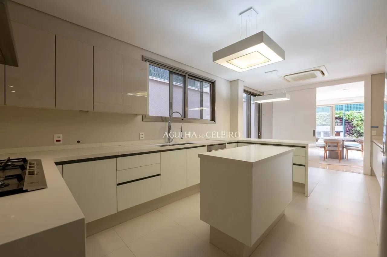 Casa de condomínio próximo aos clubes para venda no Jardim Paulistano. – CA0046