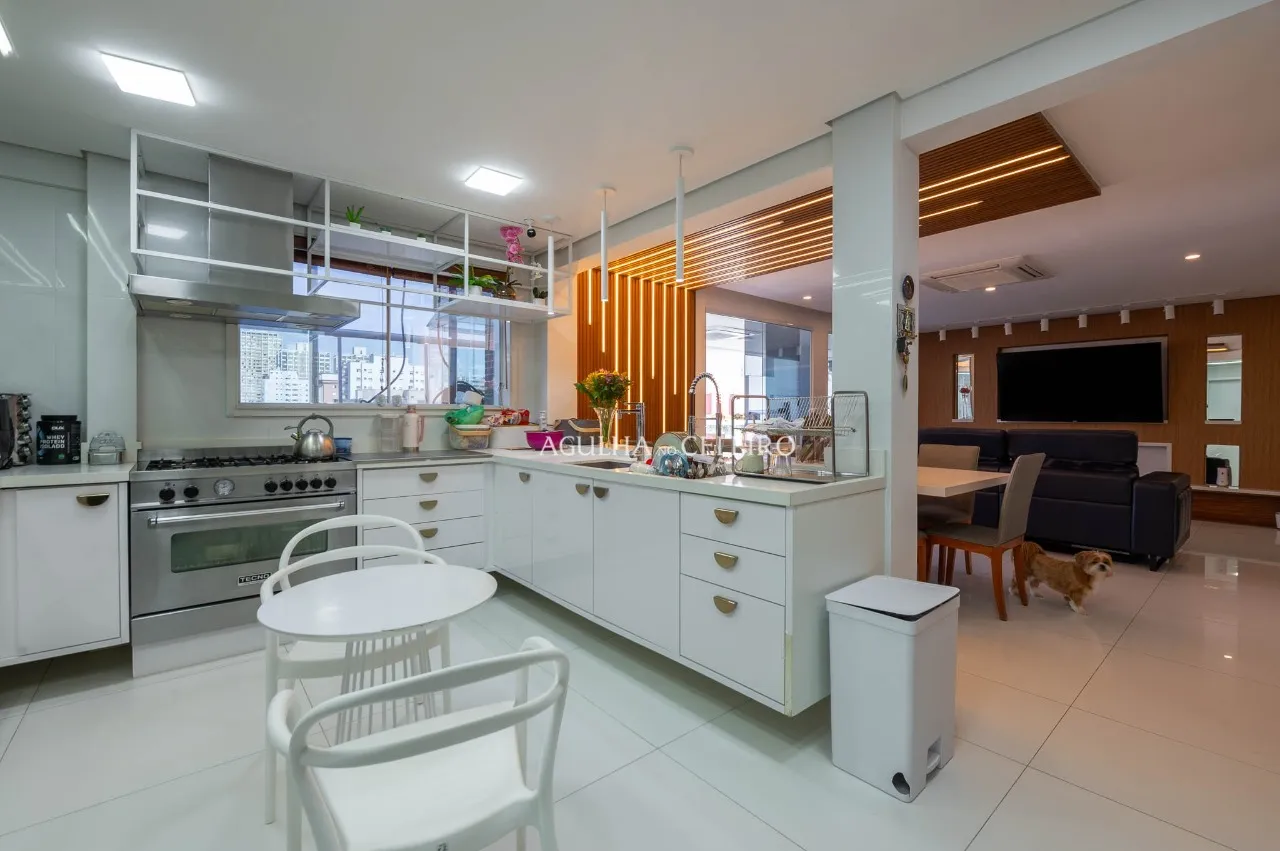 Cobertura de 250 m² em Perdizes: Vista livre, piscina privativa, 4 suítes e 4 vagas – CO0820