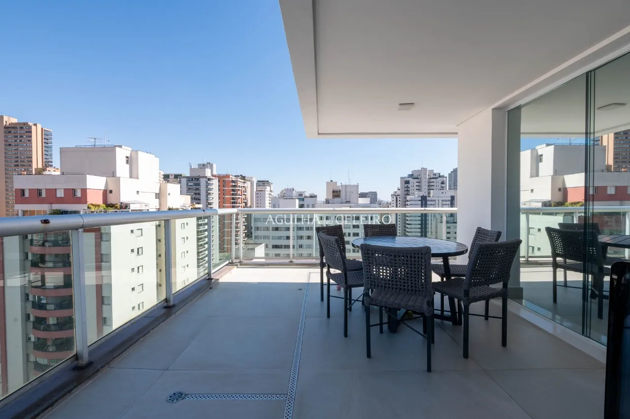 Cobertura de 250 m² em Perdizes: Vista livre, piscina privativa, 4 suítes e 4 vagas – CO0820