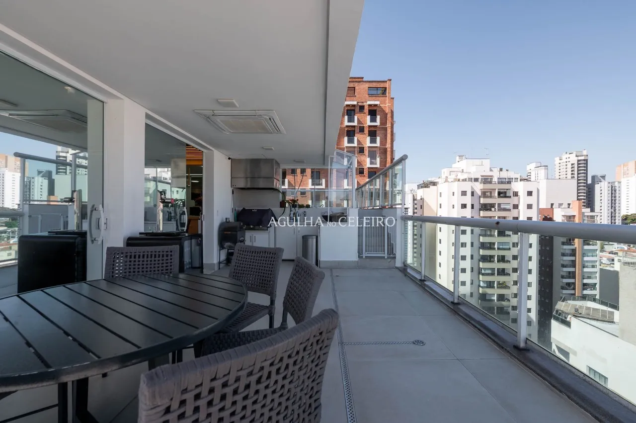 Cobertura de 250 m² em Perdizes: Vista livre, piscina privativa, 4 suítes e 4 vagas – CO0820