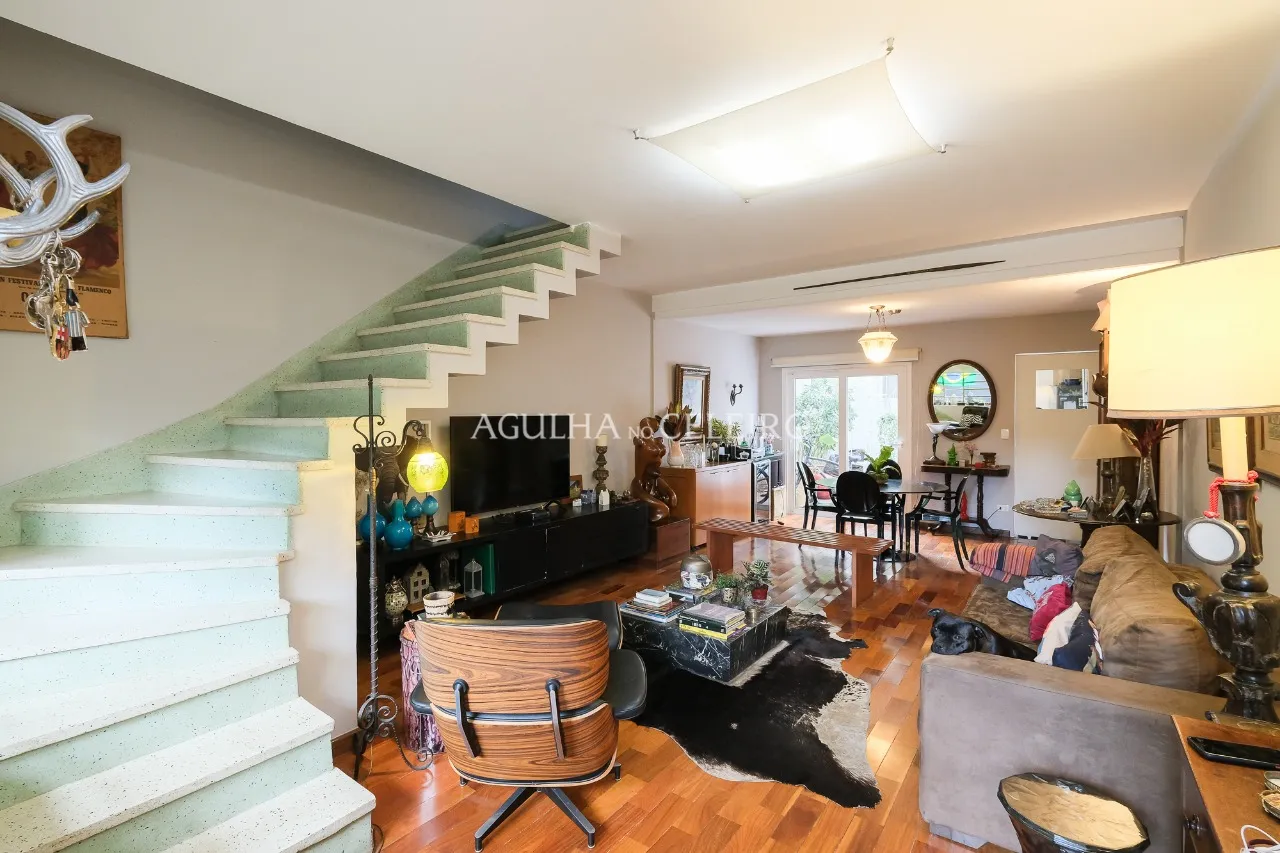 Venda/Pinheiros: Casa charmosa com potencial incrível! – 10336