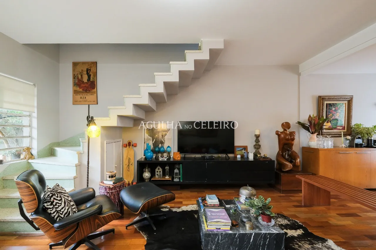 Venda/Pinheiros: Casa charmosa com potencial incrível! – 10336
