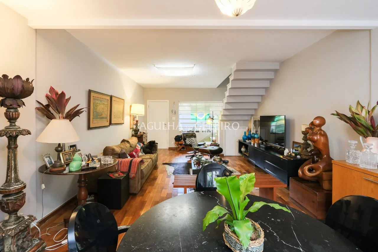 Venda/Pinheiros: Casa charmosa com potencial incrível! – 10336
