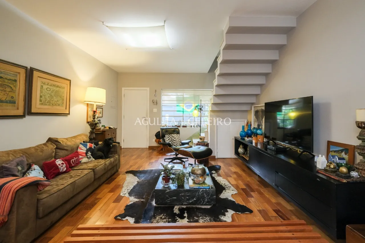 Venda/Pinheiros: Casa charmosa com potencial incrível! – 10336