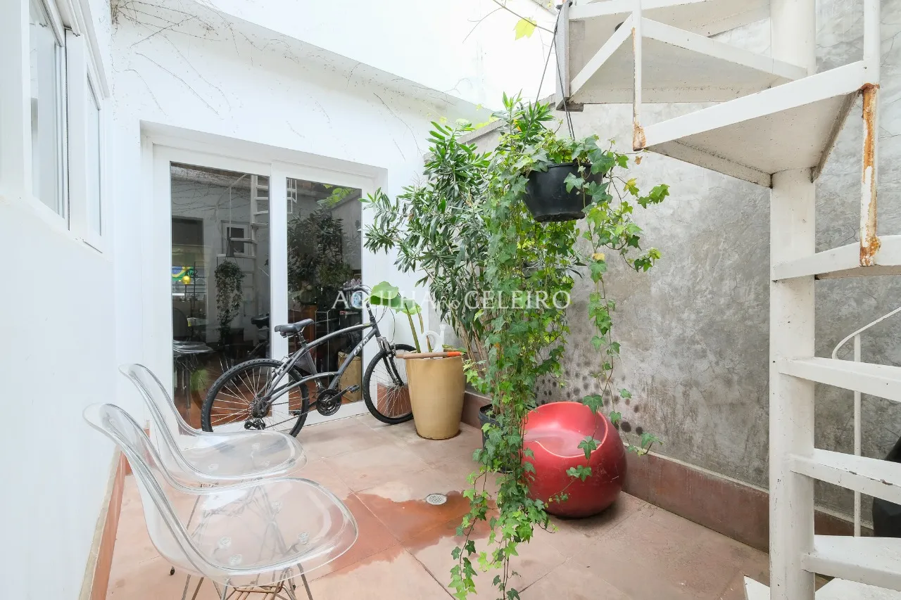 Venda/Pinheiros: Casa charmosa com potencial incrível! – 10336