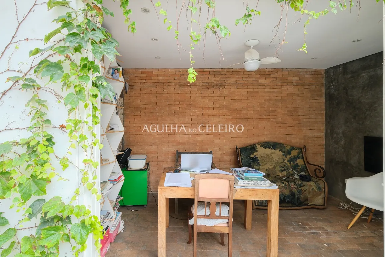 Venda/Pinheiros: Casa charmosa com potencial incrível! – 10336