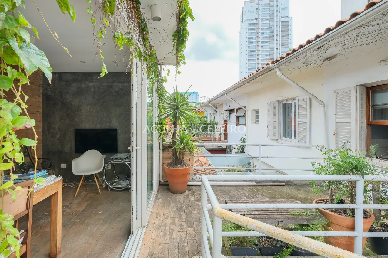 Venda/Pinheiros: Casa charmosa com potencial incrível! – 10336
