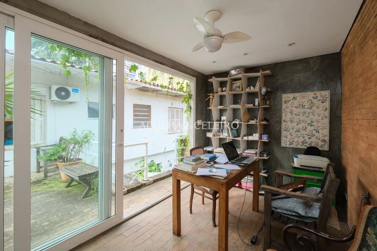 Venda/Pinheiros: Casa charmosa com potencial incrível! – 10336