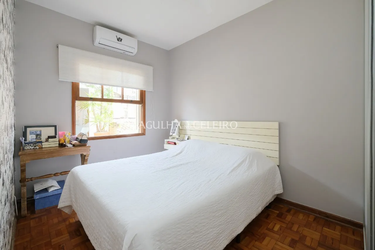 Venda/Pinheiros: Casa charmosa com potencial incrível! – 10336