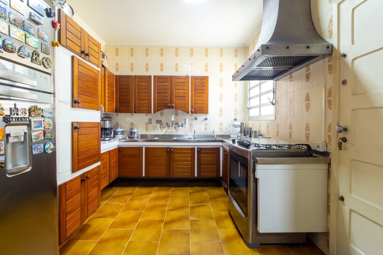 Casa muito bem localizada à venda em Pinheiros – 11999