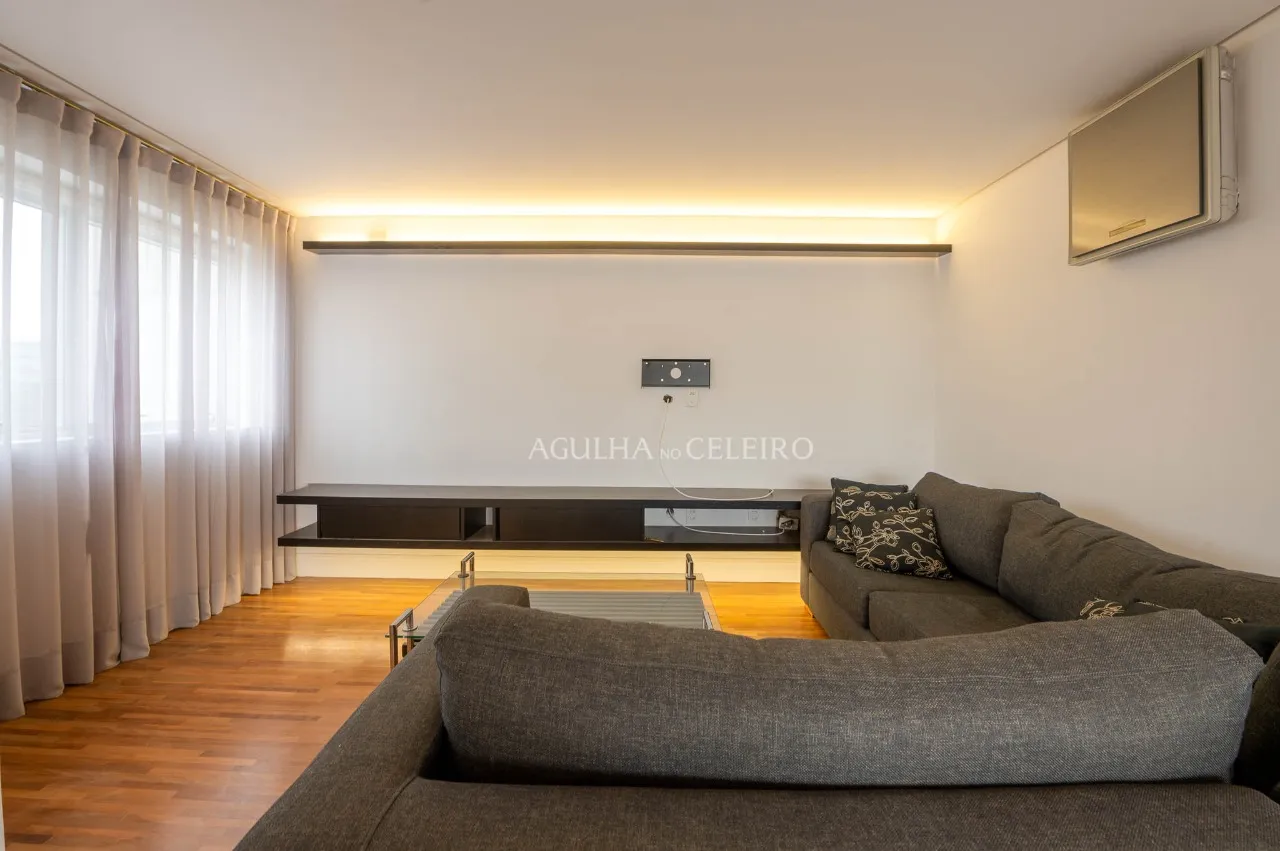 Apartamento mobiliado em predio cobiçado em Moema. – 17131