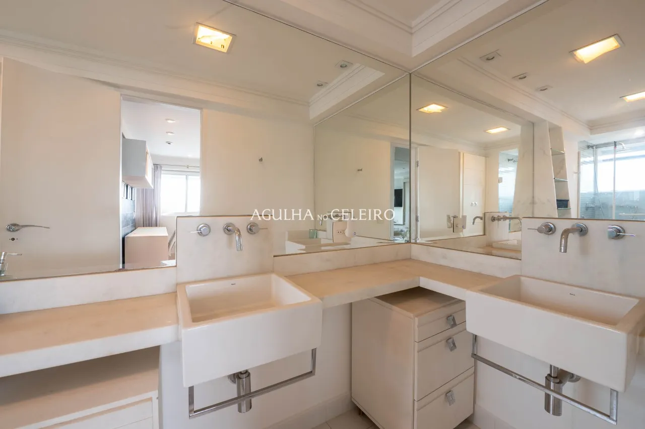 Apartamento mobiliado em predio cobiçado em Moema. – 17131