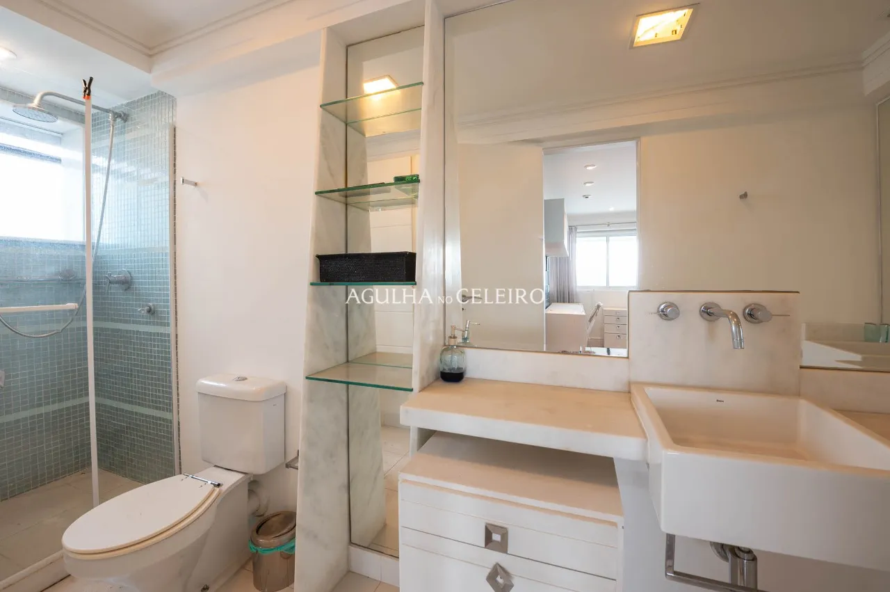 Apartamento mobiliado em predio cobiçado em Moema. – 17131