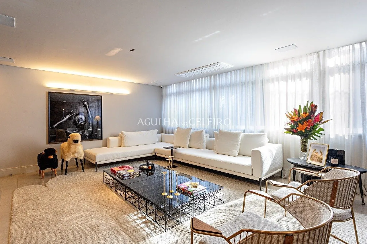 Apartamento reformado em excelente localização. – 17142