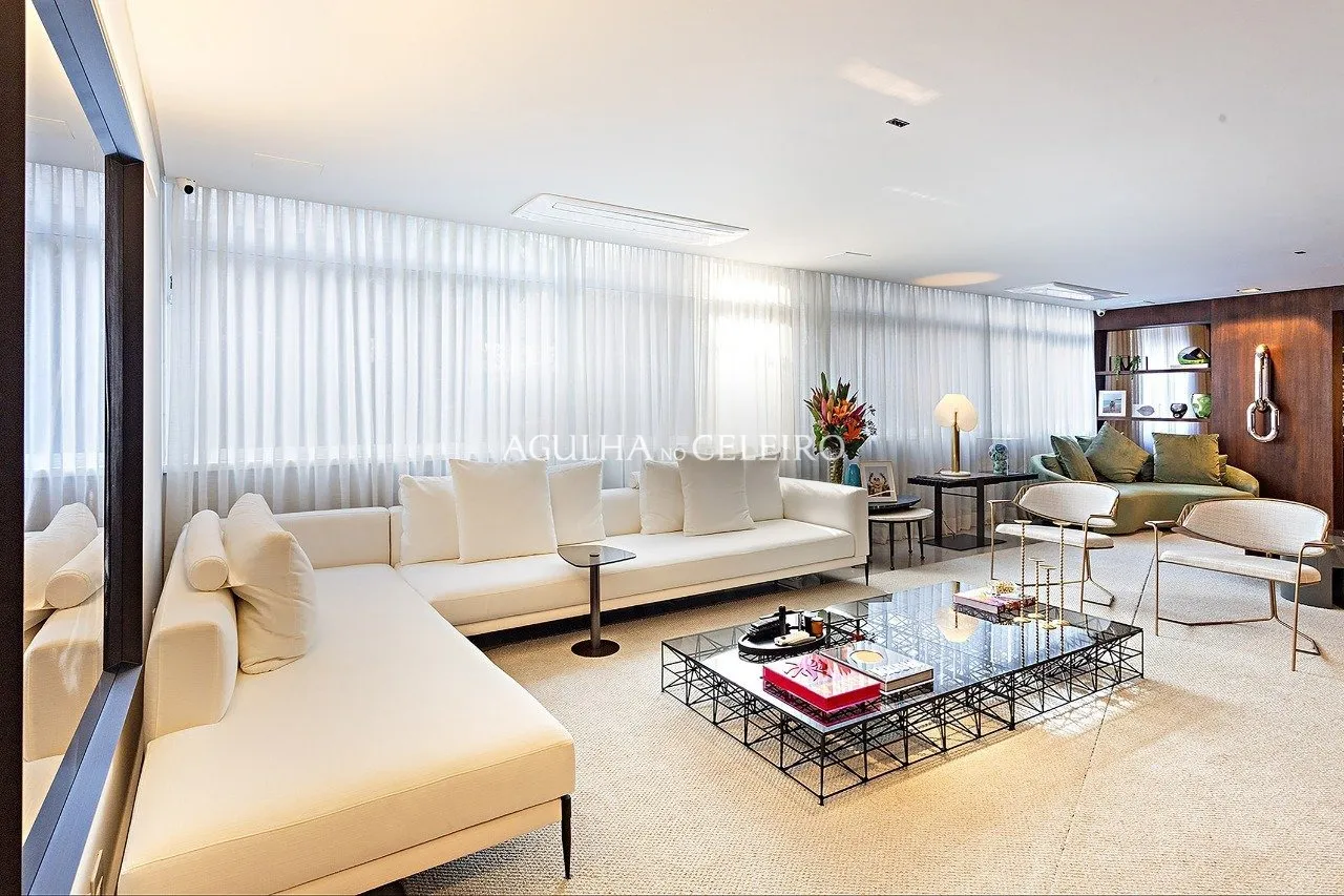 Apartamento reformado em excelente localização. – 17142