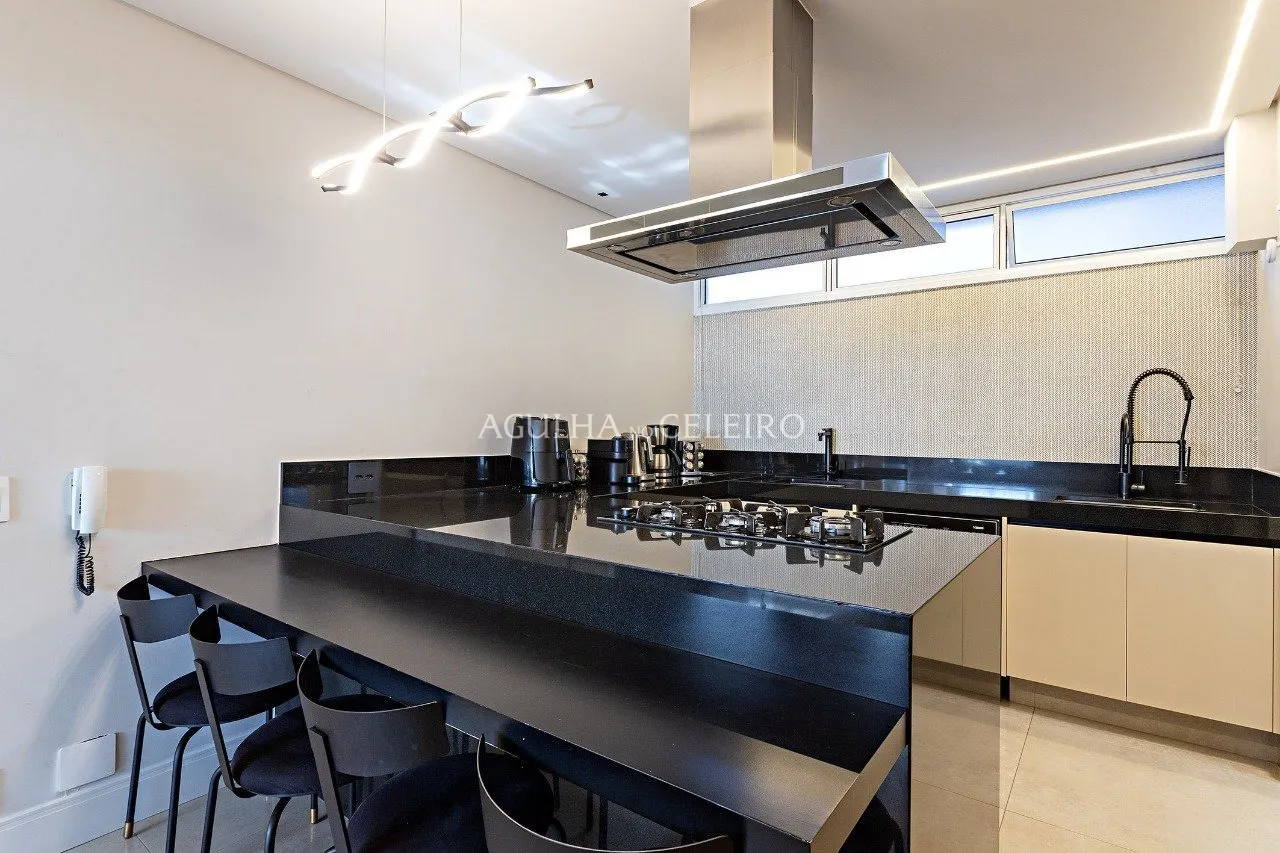 Apartamento reformado em excelente localização. – 17142