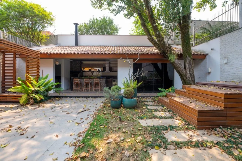 Casa com jardim maravilhoso para locação no Jardim Paulistano. – 17457