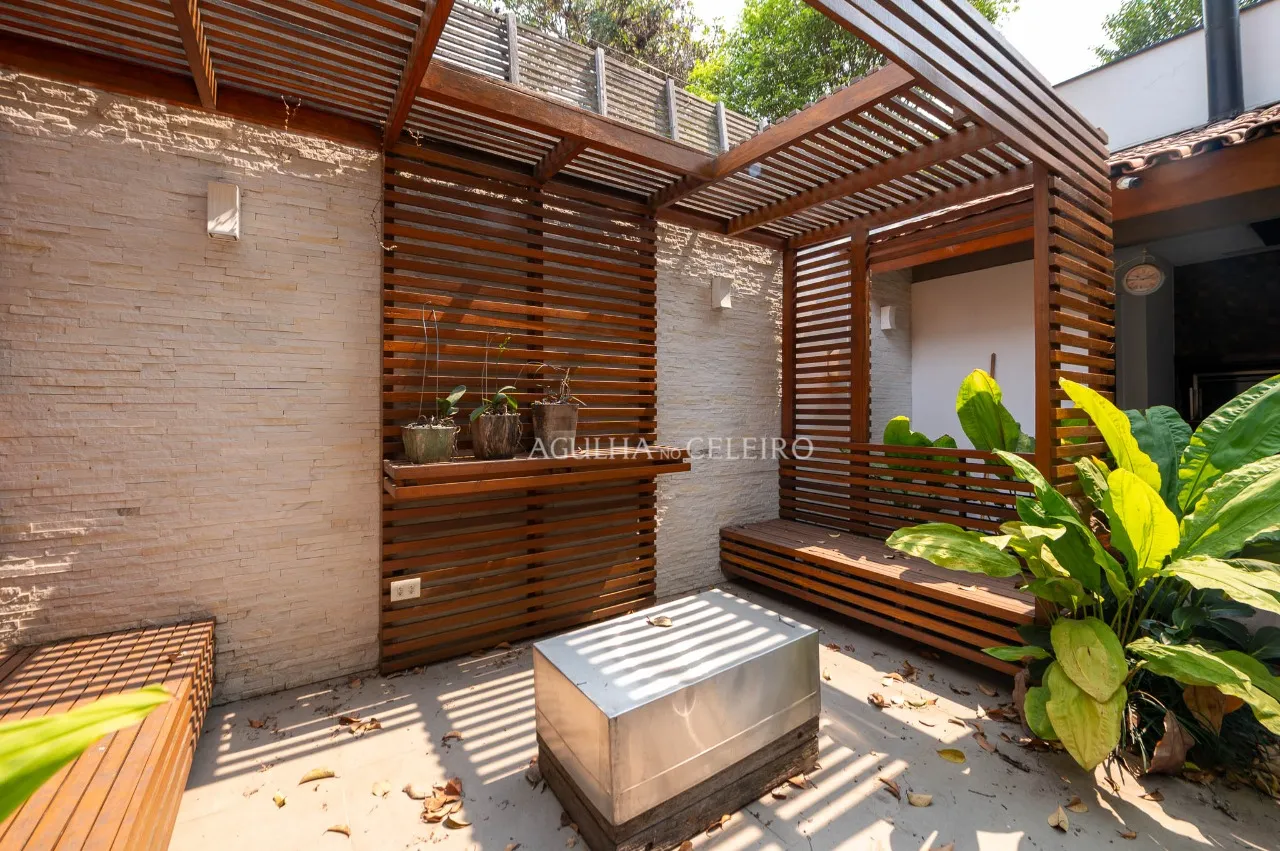 Casa com jardim maravilhoso para locação no Jardim Paulistano. – 17457