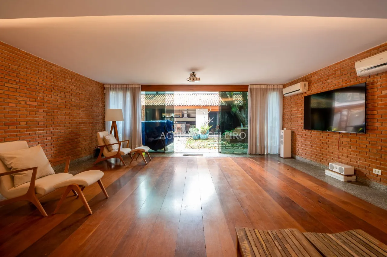 Casa com jardim maravilhoso para locação no Jardim Paulistano. – 17457
