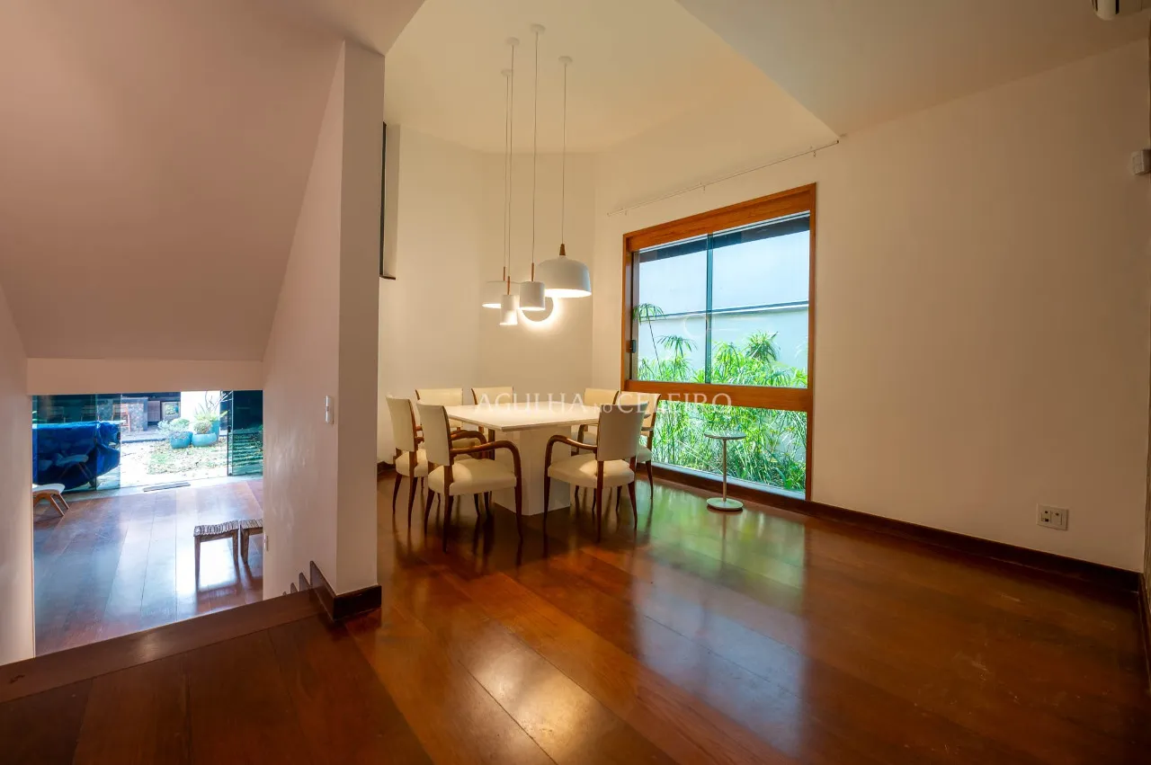 Casa com jardim maravilhoso para locação no Jardim Paulistano. – 17457