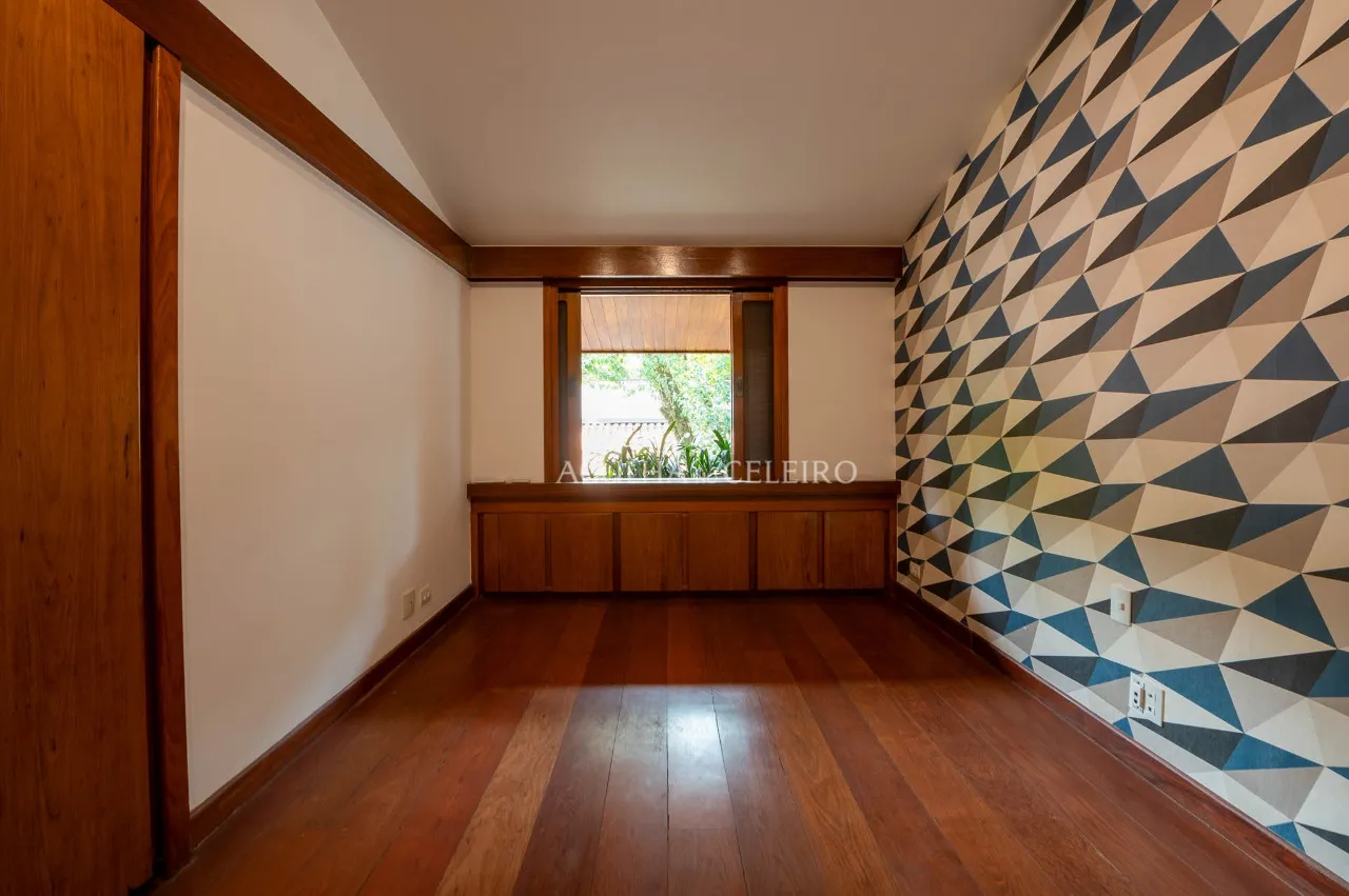 Casa com jardim maravilhoso para locação no Jardim Paulistano. – 17457