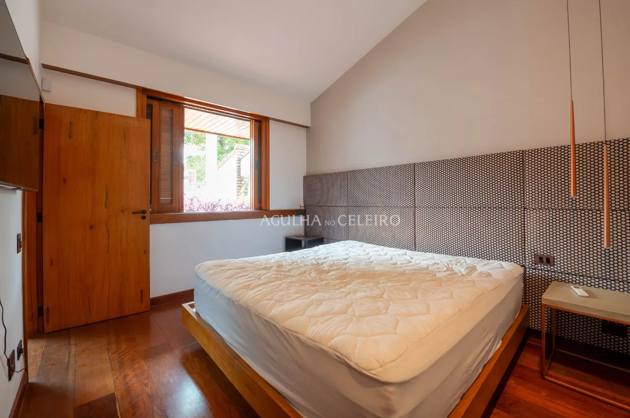 Casa com jardim maravilhoso para locação no Jardim Paulistano. – 17457