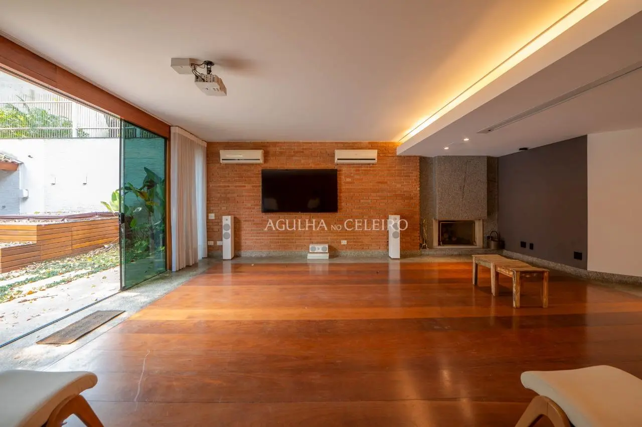 Casa com jardim maravilhoso para locação no Jardim Paulistano. – 17457