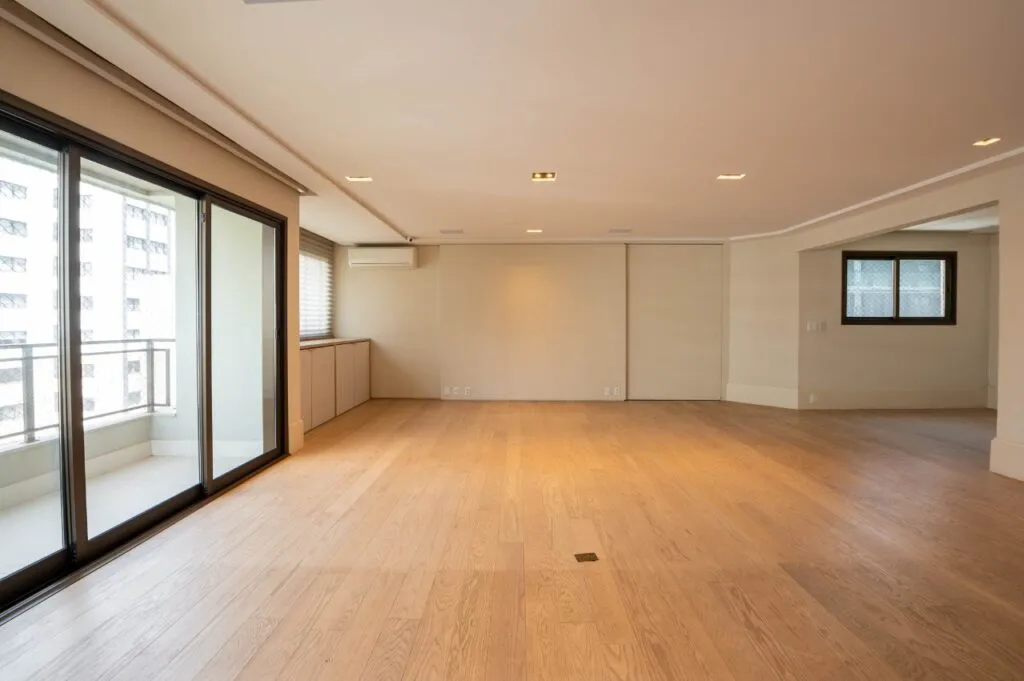 Lindo apartamento no Itaim com projeto de Roberto Migotto – 17597