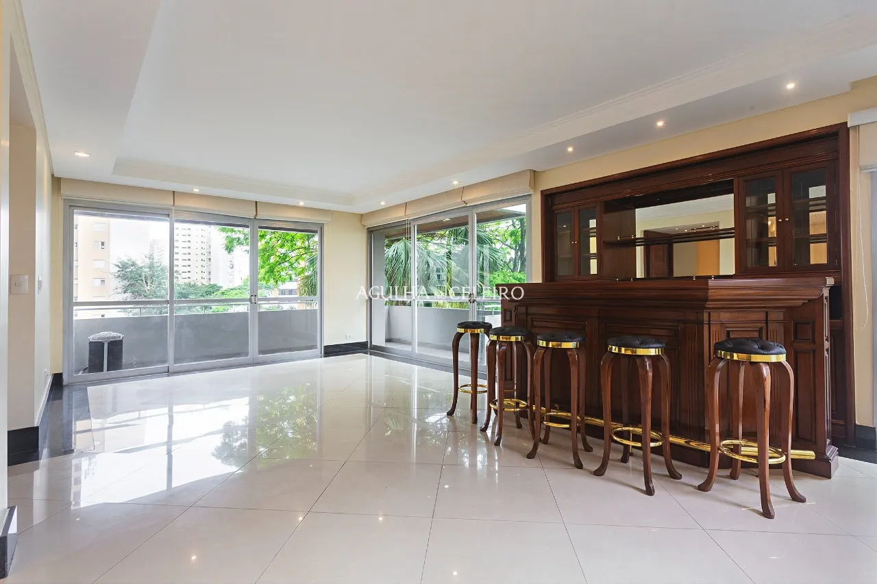 Apartamento espaçoso à venda em Moema – 20036