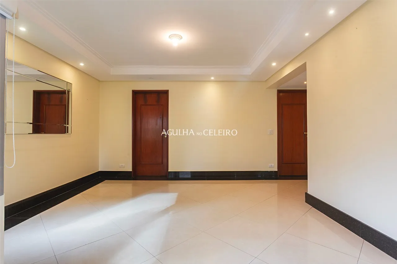 Apartamento espaçoso à venda em Moema – 20036